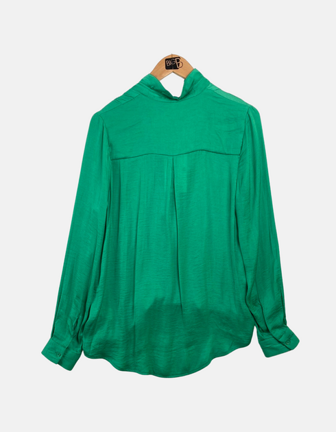 Elegant Emerald Green Button-Up Blouse with Long Sleeves