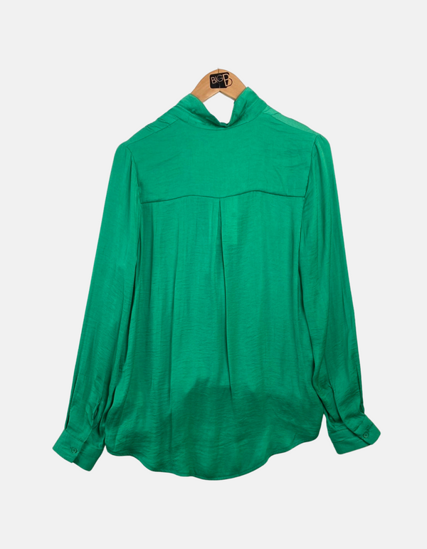 Elegant Emerald Green Button-Up Blouse with Long Sleeves