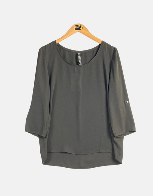Minimalist Grey Blouse with 3/4 Sleeves
