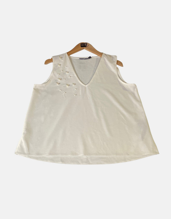 White sleeveless blouse FM