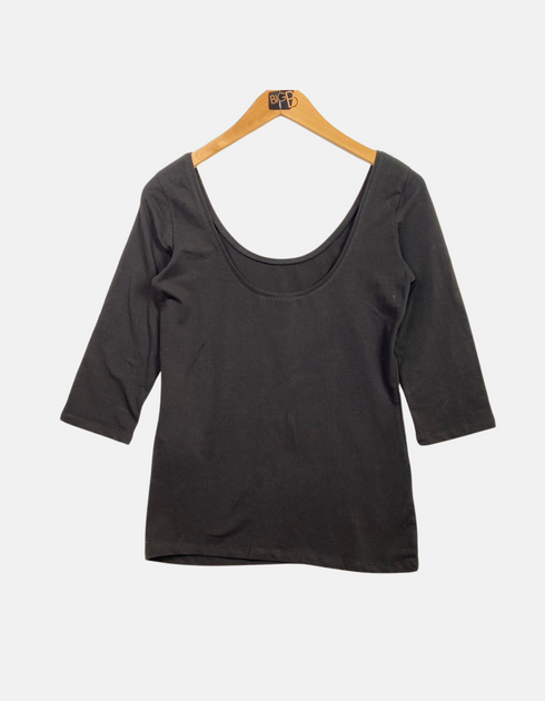 Essential Black 3/4 Sleeve Scoop Neck Top