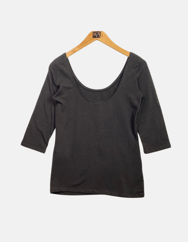 Essential Black 3/4 Sleeve Scoop Neck Top