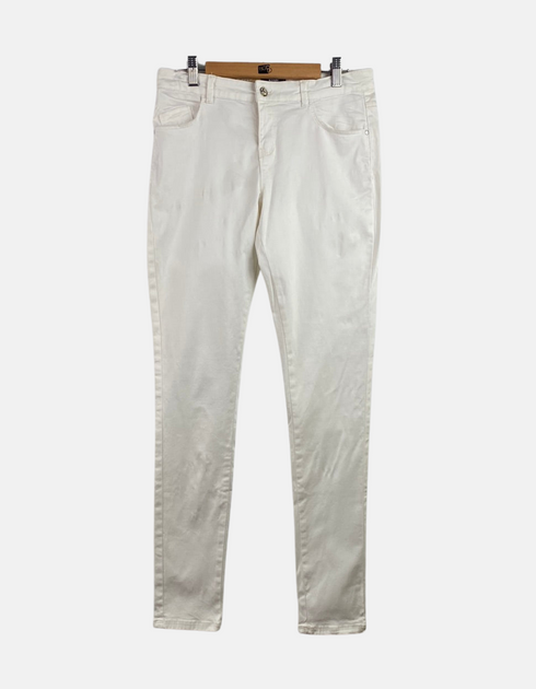 White jeans FM