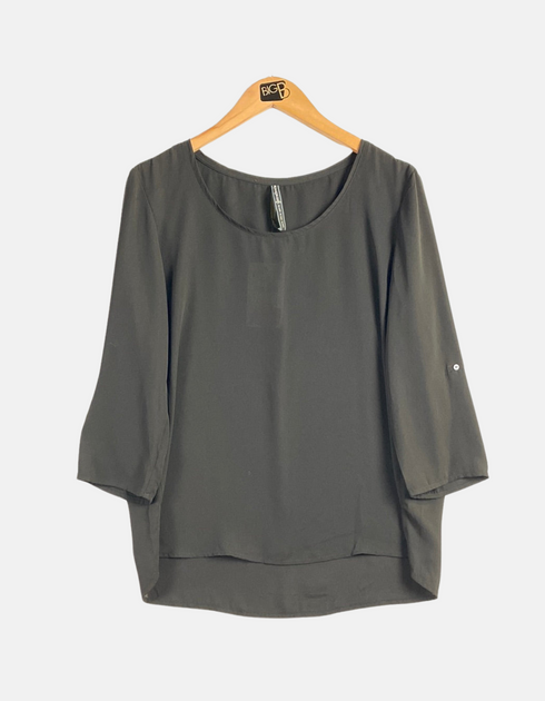 Minimalist Grey Blouse with 3/4 Sleeves