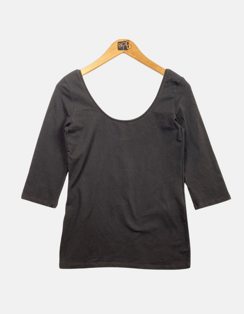 Essential Black 3/4 Sleeve Scoop Neck Top