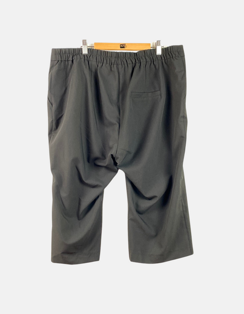 Black Knee-Length Tailored Capri Pants
