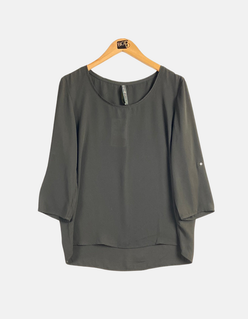 Minimalist Grey Blouse with 3/4 Sleeves