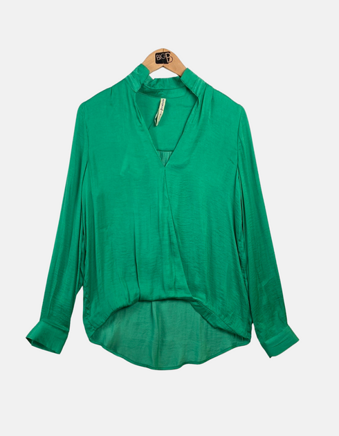 Elegant Emerald Green Button-Up Blouse with Long Sleeves