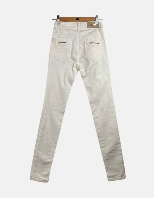 White jeans FM