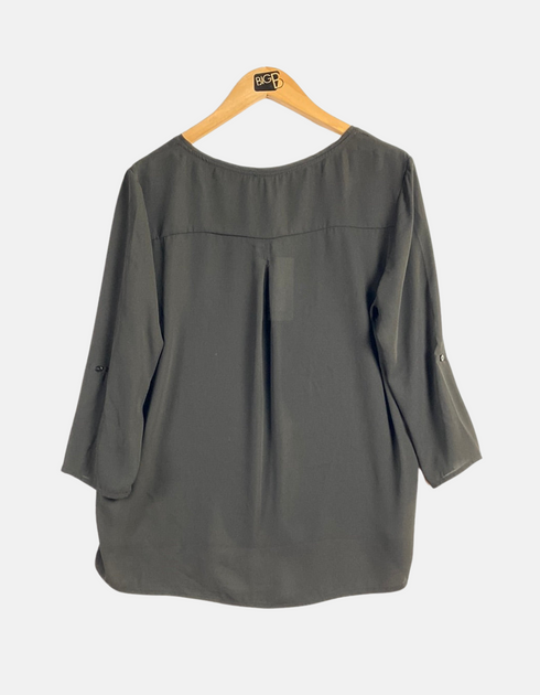 Minimalist Grey Blouse with 3/4 Sleeves