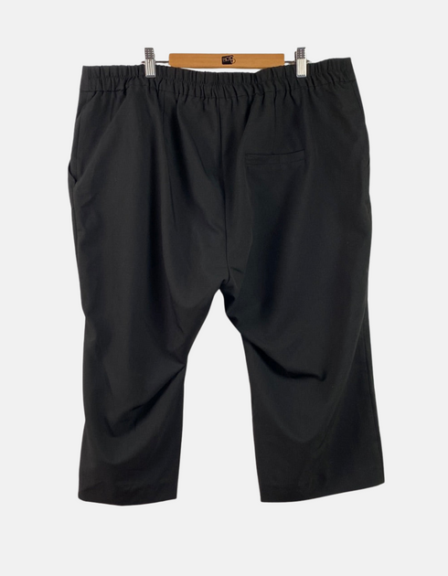 Black Knee-Length Tailored Capri Pants